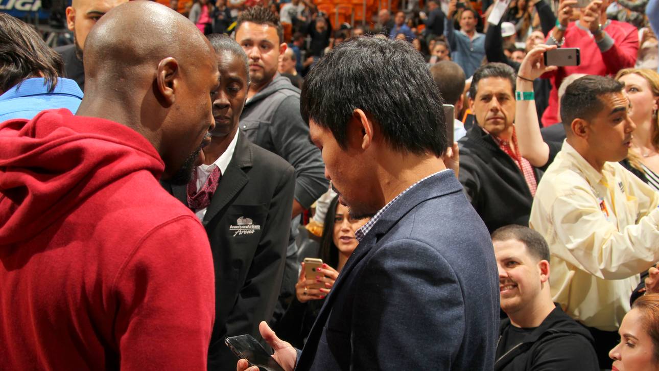 Der Kampf zwischen Floyd Mayweather Jr. (l.) und Manny Pacquiao (r.) findet statt