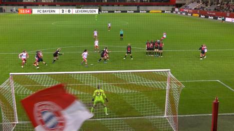 Die Spitzenreiterinnen des FC Bayern lassen Bayer Leverkusen im Topspiel nicht den Hauch einer Chance und glänzen derweil mit Traumtoren.
