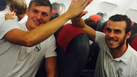Toni Kroos und Gareth Bale im Flugzeug