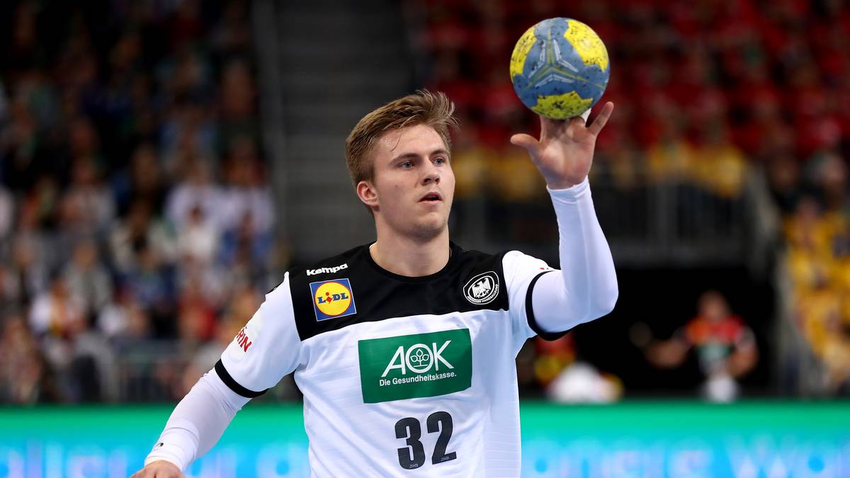 FRANZ SEMPER: Stand aufgrund von Weinholds Verletzung in der Startformation und sollte Selbstvertrauen sammeln. Das klappte nur bedingt: Sein erster Wurf wurde abgeblockt, der zweite saß, der dritte wurde gehalten. Nach der Pause plötzlich Rechtsaußen - und direkt erfolgreich