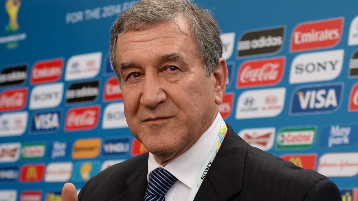 6 - WM-Teilnahmen hat Trainer Carlos Alberto Parreira auf dem Konto. Der Brasilianer coachte 1982 Kuwait, 1990 die Vereinigten Arabischen Emirate, Brasilien 1994 und 2006, Saudi-Arabien 1998 und Südafrika 2010. Der Serbe Bora Milutinovic betreute ebenfalls fünf Teams bei Weltmeisterschaften