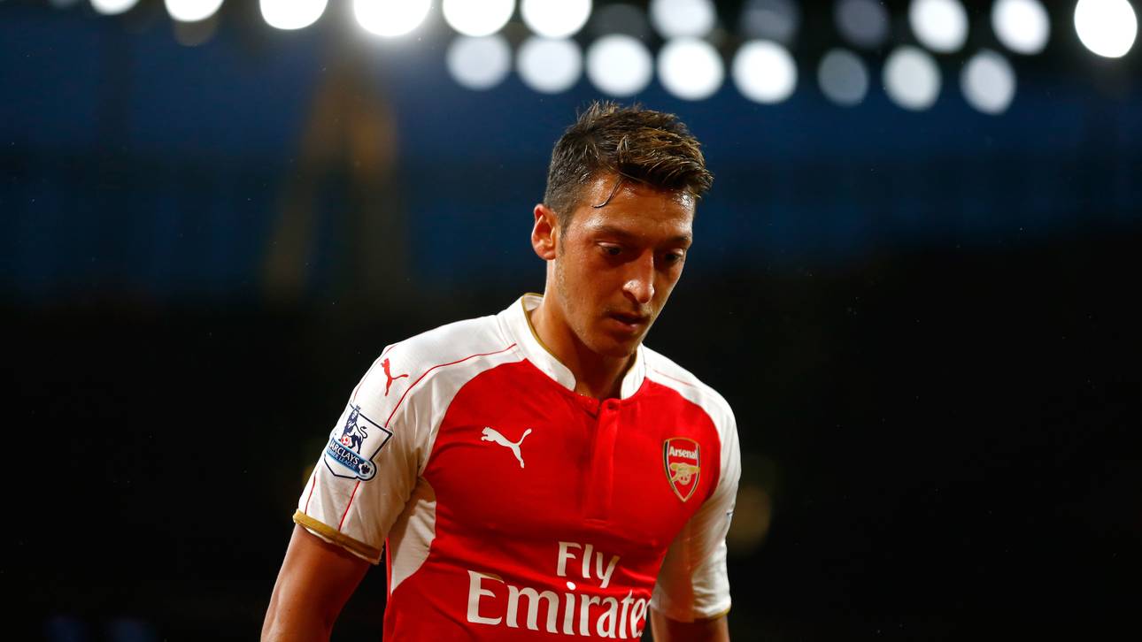 Özil kritisiert Transfer-Entwicklung
