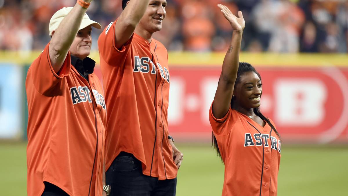Doch eigentlich ist Biles mit Texas eng verbunden. Sie wuchs bei ihren Großeltern auf, wenige Kilometer von Houston entfernt. Bei den World Serie hielt sie es deswegen auch mit den Houston Astros, die den Titel später gewannen