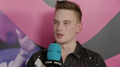 Ricardo Pietreczko steht nach seinem Krimi-Sieg über Dave Chisnall im SPORT1-Interview noch immer unter Adrenalin - und offenbart plötzliche Probleme mit der Stimme. 