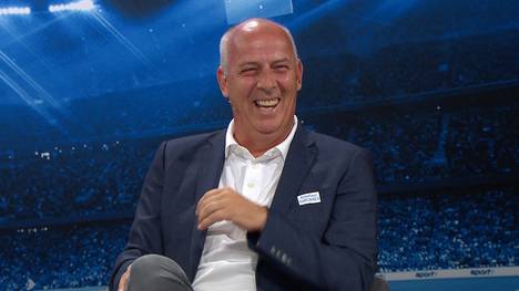 Mario Basler präsentiert sich im EM Doppelpass in Bestform. Der SPORT1 Experte glänzt mit unterhaltsamen Sprüchen und fundierten Meinungen.