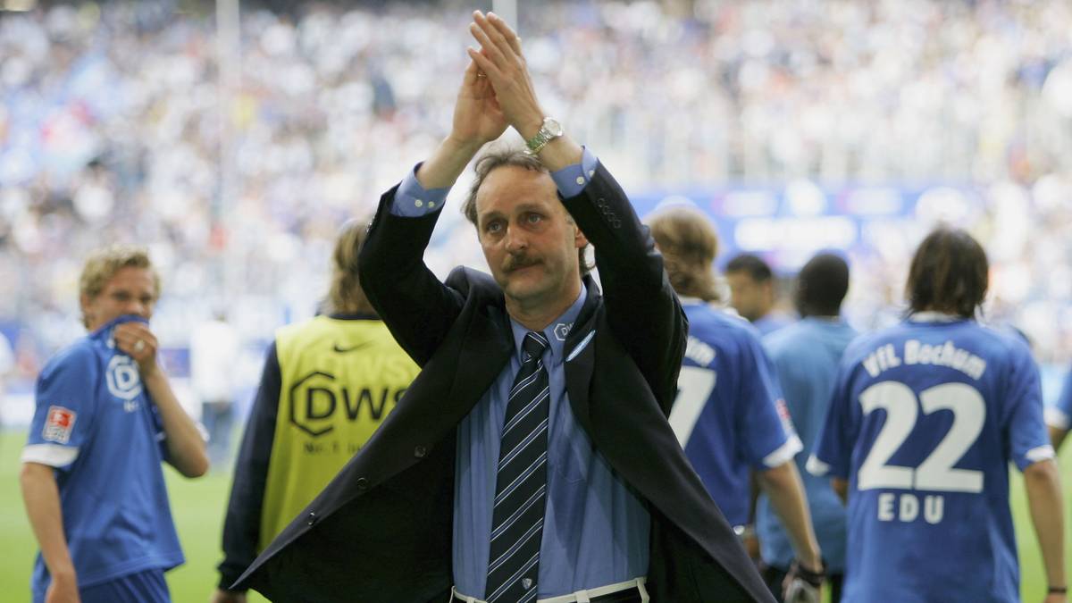 In der Saison 2004/05 ist der Revierklub unter Neururer akut abstiegsgefährdet. Im Mai 2005 einigen sich die Verantwortlichen mit dem Erfolgscoach auf die Auflösung seines Vertrags
