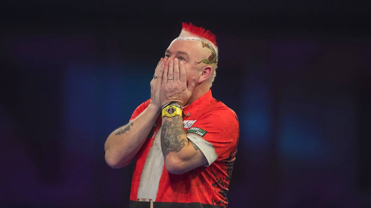 PETER WRIGHT (Schottland): Trotz seines frühen Ausscheidens bei der WM ist der Paradiesvogel auch in diesem Jahr automatisch für die Premier League qualifiziert. Sein Vorsprung auf die Verfolger schmilzt allerdings. "Snakebite" muss bald seine Form wiederfinden