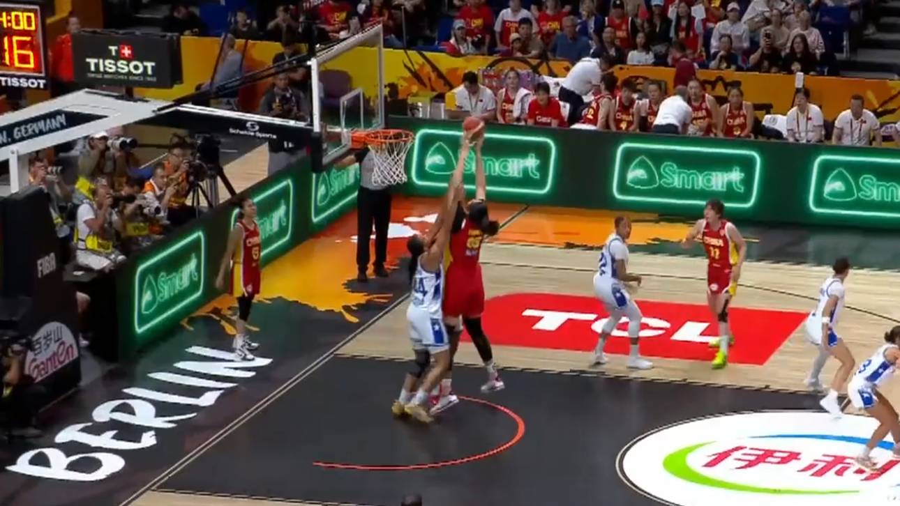 Irre Szenen um 2,23-Meter-Riesin