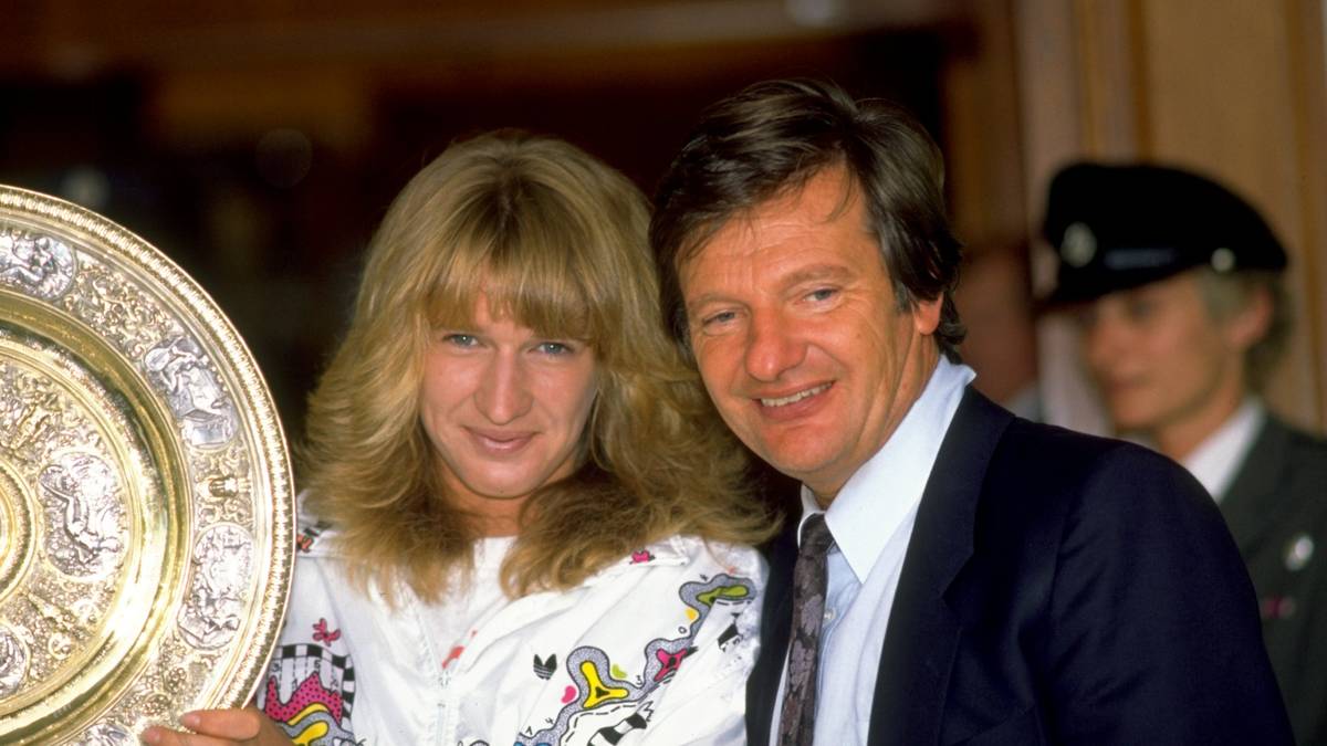 IHRE KARRIERE: Bereits von frühester Kindheit an wurde Steffi Graf von ihrem Vater Peter auf eine Tenniskarriere vorbereitet. Erste Erfolge ließen nicht lange auf sich warten, weshalb sich auch zunehmend die Medien auf das "Wunderkind" konzentrierten