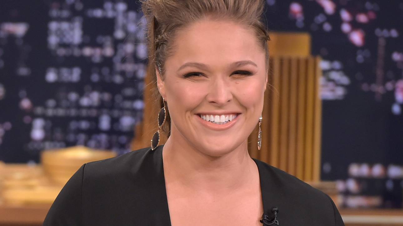 Rousey trägt Verlobungsring