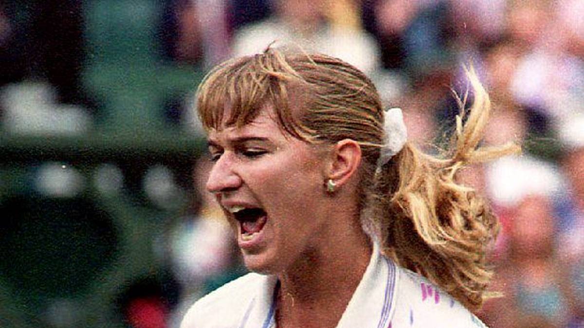 Im Finale der French Open 1992 bezwingt die damals 18-jährige Monica Seles die 22-jährige Steffi Graf mit 6:2, 3:6 und 10:8. Graf (Bild) wehrt in den anderthalb Stunden des letzten Satzes fünf Matchbälle ab. Für den Sieg soll es aber nicht reichen