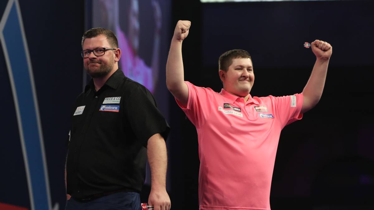 PLATZ 16 - KEEGAN BROWN (England): Der ehemalige Jugend-Weltmeister kegelte mit James Wade einen der ganz großen Namen raus und machte sich damit selbst zum Gesprächsthema. Er könnte nach dem Duell mit Lerchbacher Phil Taylors Achtelfinal-Gegner werden