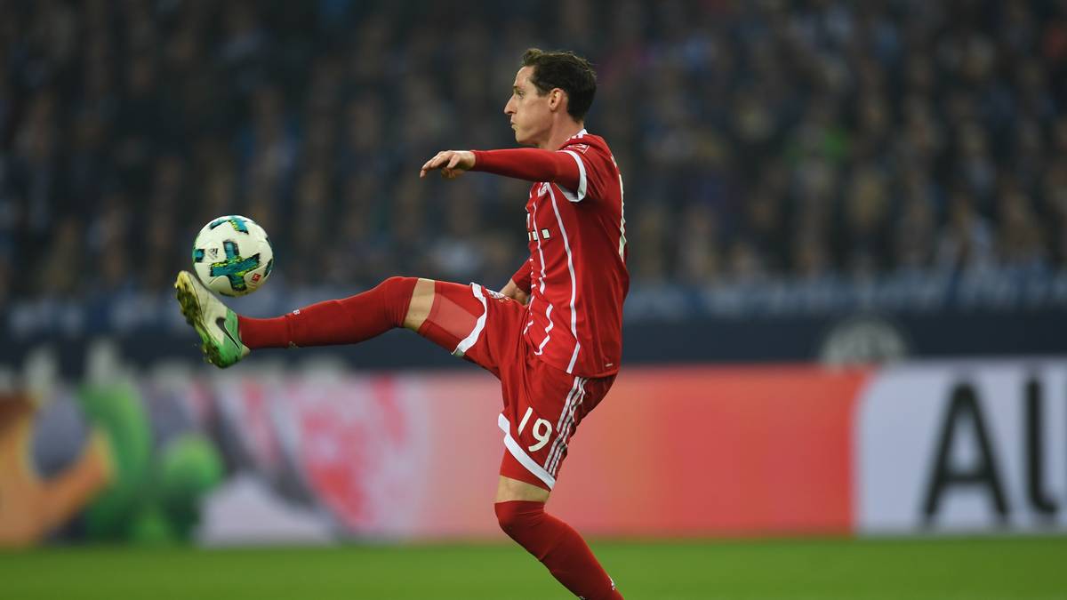 PLATZ 5 - SEBASTIAN RUDY (Bayern München): Fügte sich nach seinem Wechsel zu den Bayern unerwartet schnell ins Münchner Starensemble ein, gab die Vorlage zum allerersten Saisontor durch Niklas Süle. Auch unter Heynckes im defensiven Mittelfeld eine Bank. Demonstrierte vor allem gegen Leipzig seine strategischen Fähigkeiten