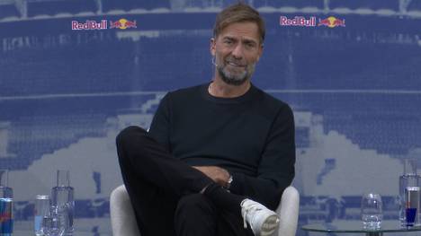 Jürgen Klopp erzählt auf der Pressekonferenz bei seiner Vorstellung als neuer "Global Head of Soccer" von Red Bull eine unterhaltsame Anekdote zu seinem ehemaligen Spieler Robert Lewandowski.