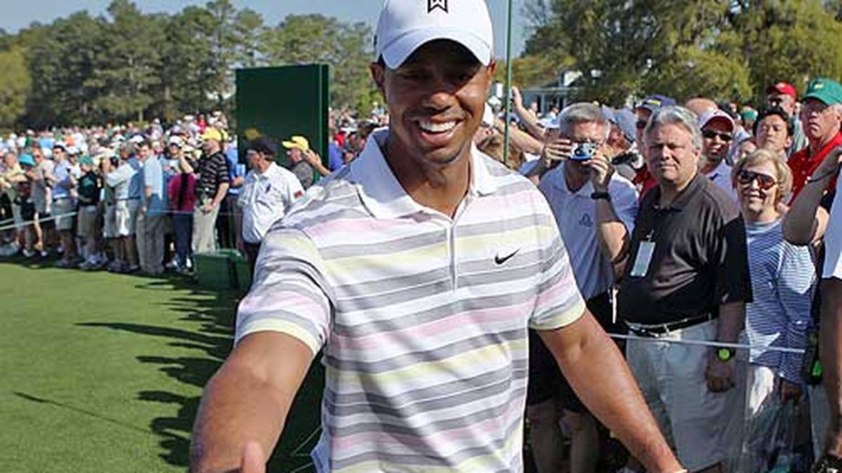 Nach fünf Monaten Pause ist Woods zurück auf dem Golfplatz. Die Euphorie ist groß ...