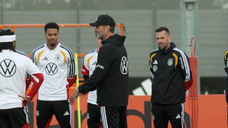 Erstmals durfte Bundestrainer Jürgen Klopp das DFB-Training in großer Runde leiten.