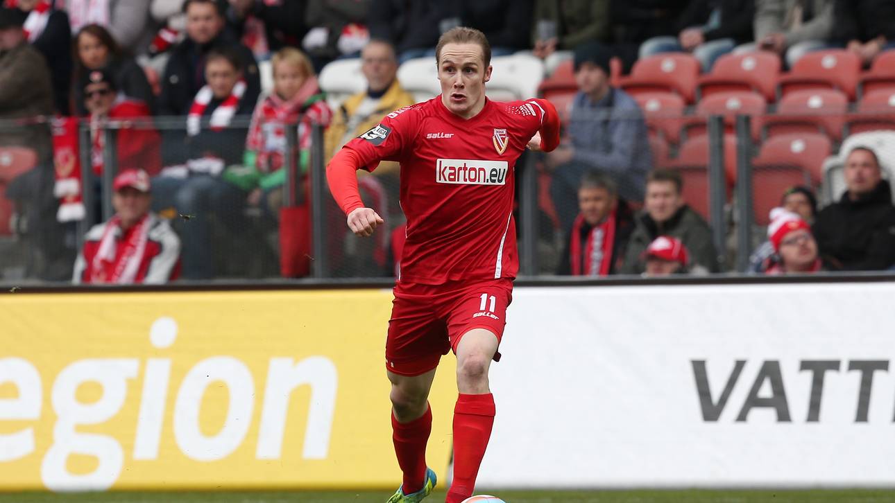 Paderborn holt Michel aus Cottbus