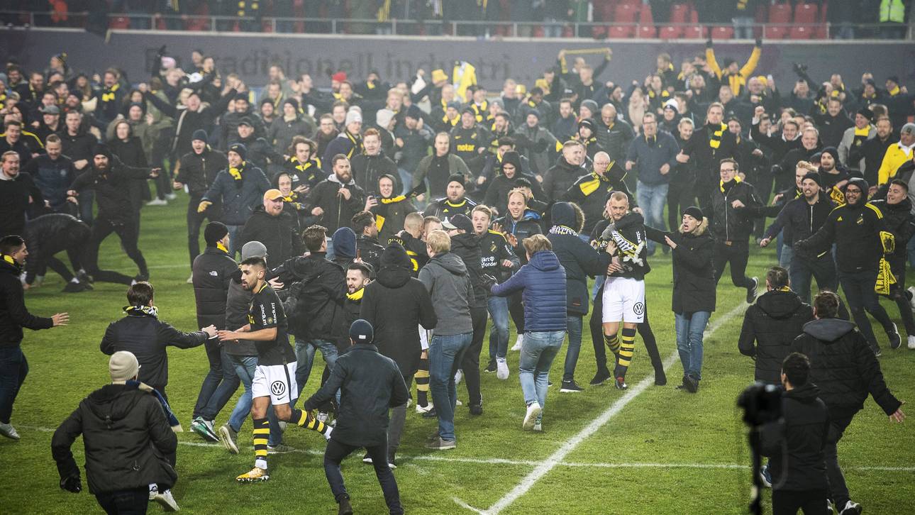 Schweden: Platzsturm nach Titel