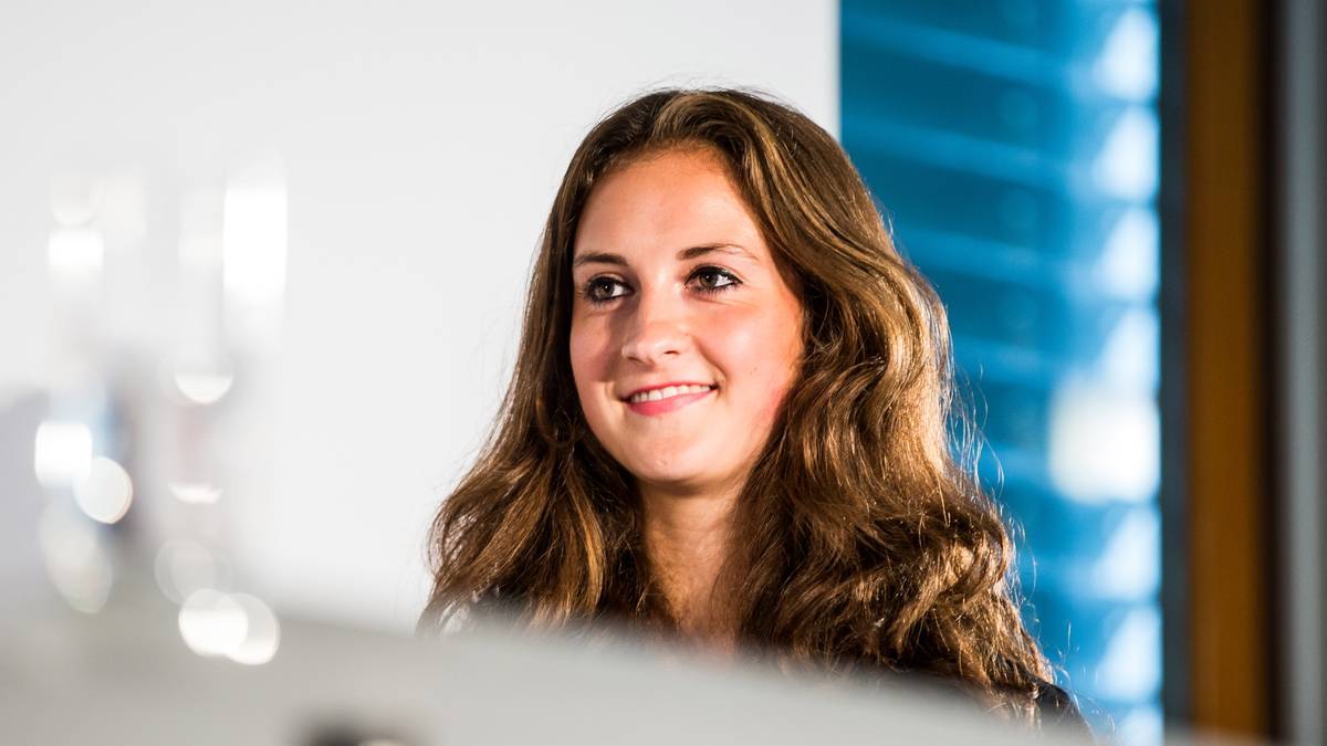 SARA DÄBRITZ (DEUTSCHLAND): Die Frau mit dem ganz feinen Füßchen vom Meister FC Bayern, zentrale Figur in der Olympiasieger-Mannschaft