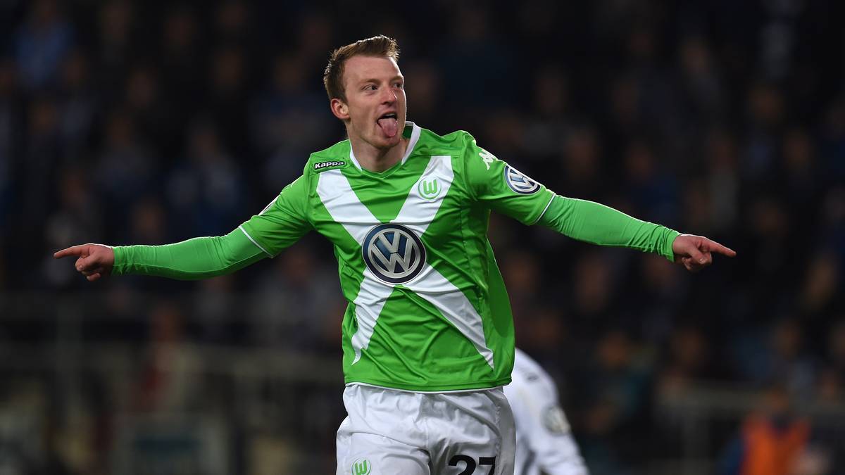 Maximilian Arnold zum Zweiten: Der Wolfsburger schraubt das Ergebnis auf 4:0 und freut sich über seinen Doppelpack