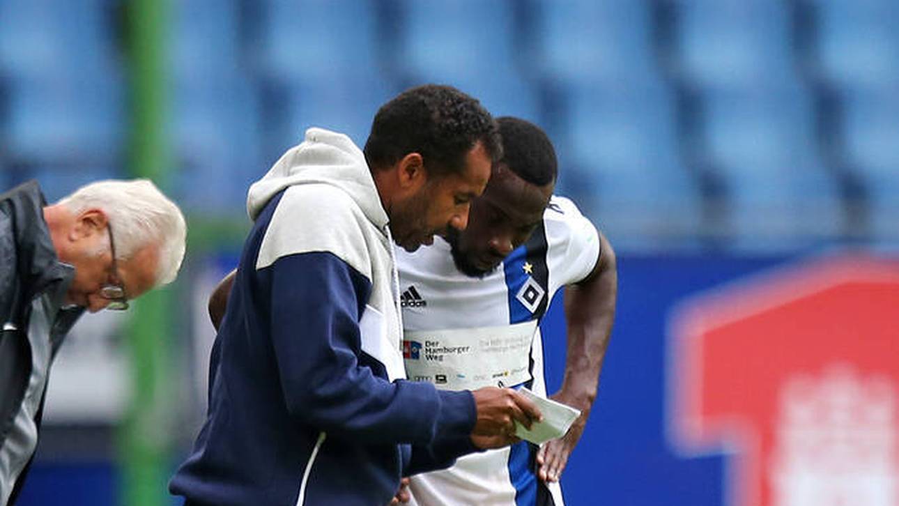 Coach Daniel Thioune (l.) setzt beim HSV auf Khaled Narey