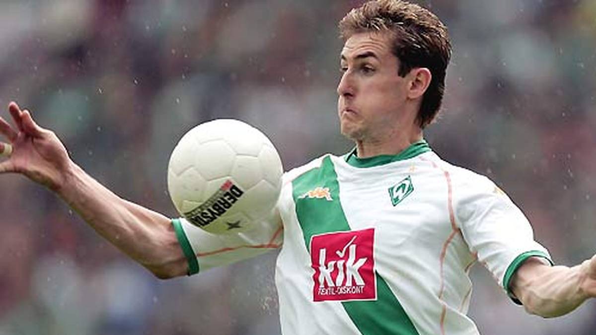 Bei Werder Bremen gelingen Klose in seiner Debüt-Saison 15 Treffer