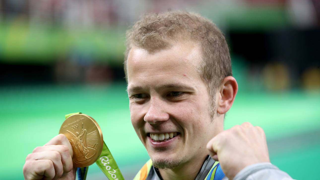 Hambüchen lässt sich Tattoo stechen