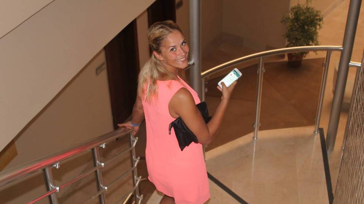 SIe macht auch im Kleid eine gute Figur