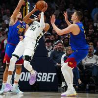 Nikola Jokic entscheidet in der nordamerikanischen Basketball-Profiliga NBA das Duell der Superstars mit Giannis Antetokounmpo für sich.