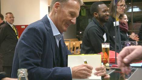 BVB-Coach Edin Terzic wird ab Sommer wieder ins zweite Glied rücken. Für den Moment ist sein Boss sehr mit ihm zufrieden.