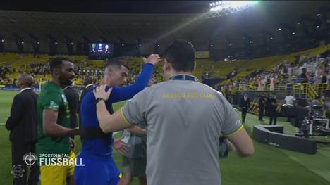 Als wäre ein mageres Unentschieden im Titelrennen nicht ärgerlich genug. Als vier Betreuer von Al Khaleej Cristiano Ronaldo nach Abpfiff bedrängten, um Selfies mit ihm zu machen, platzte dem Portugiesen der Kragen und er schubste einen weg.