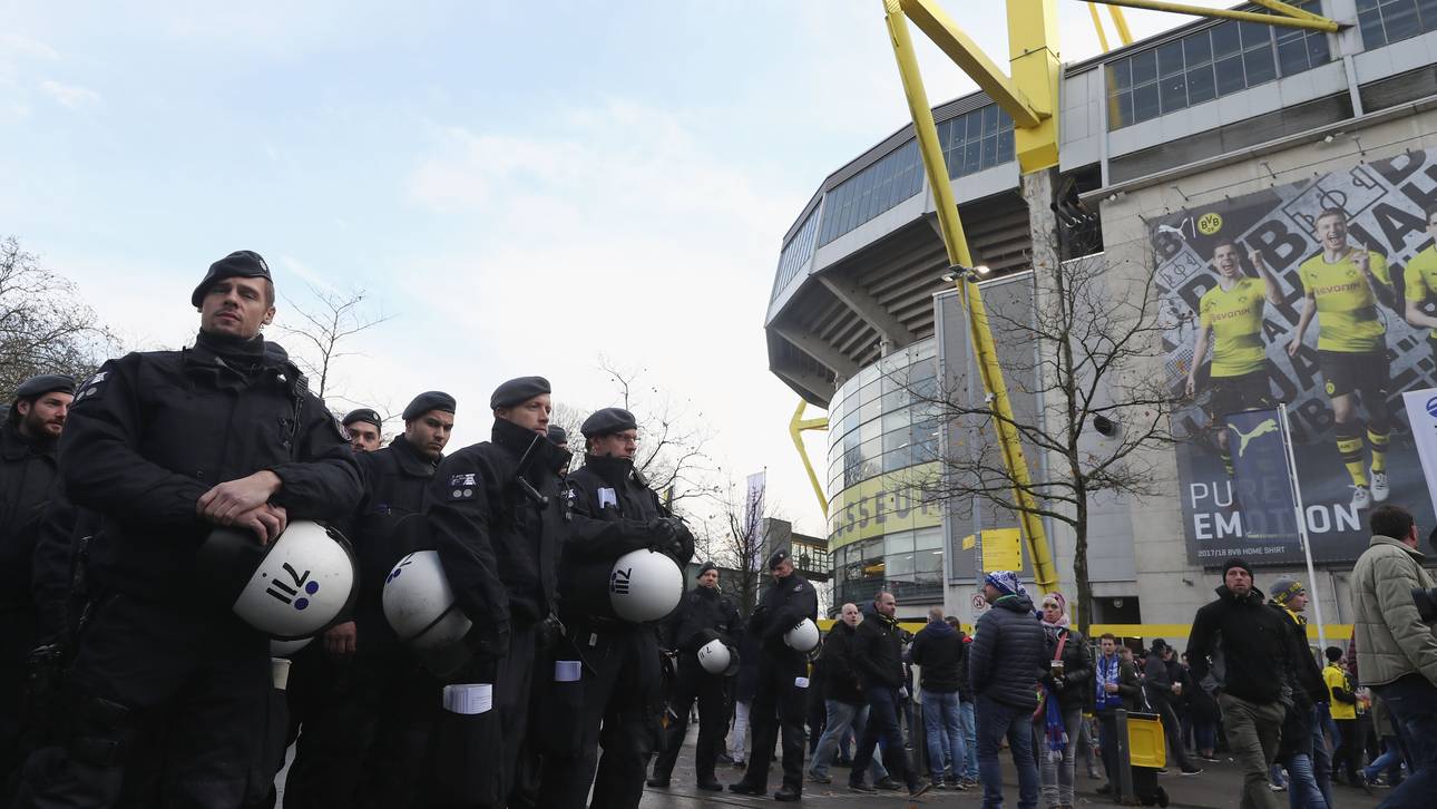 Festgesetzte S04-Fans eskortiert