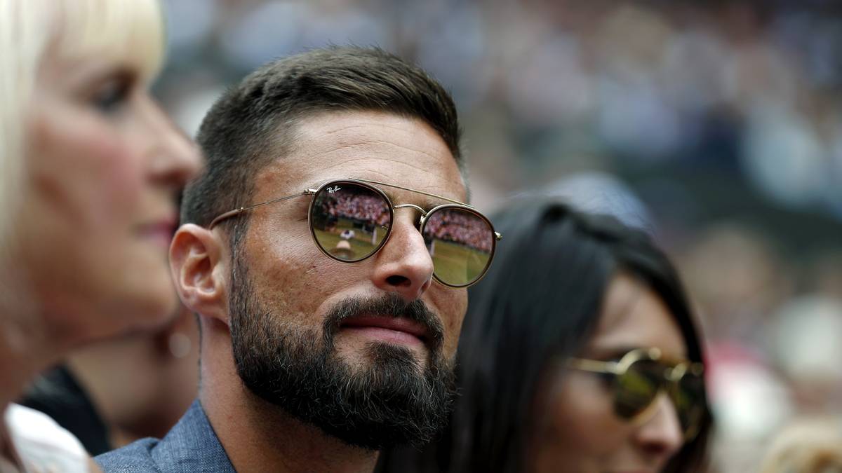 Neben der royalen Familie haben sich noch weitere Prominente zum großen Finale in Wimbledon eingefunden. Chelsea-Star Olivier Giroud lässt sich das Event nicht entgehen
