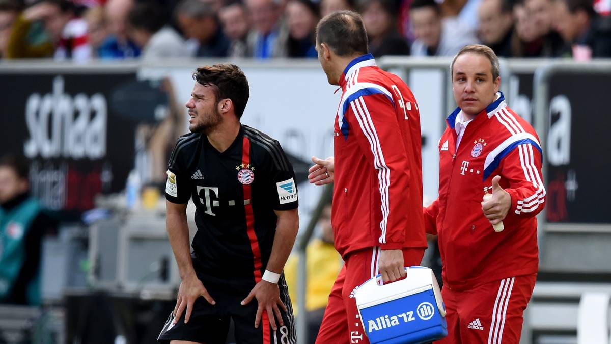 Doch Bernat steht wieder auf und kann weiterspielen. Vorerst...