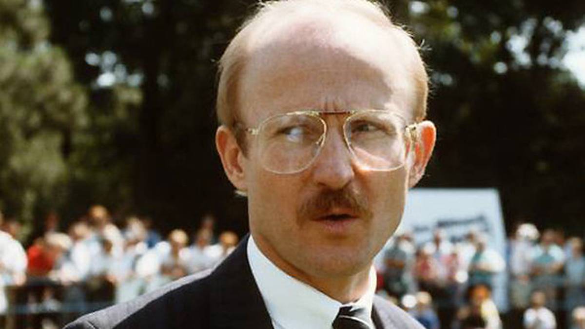 Lemke wiederum sagt über Hoeneß Dinge wie: "Ich sehe nicht, was der Bayern-Manager sagt, weil ich den Fernseher immer abschalte, wenn er auf dem Bildschirm erscheint."