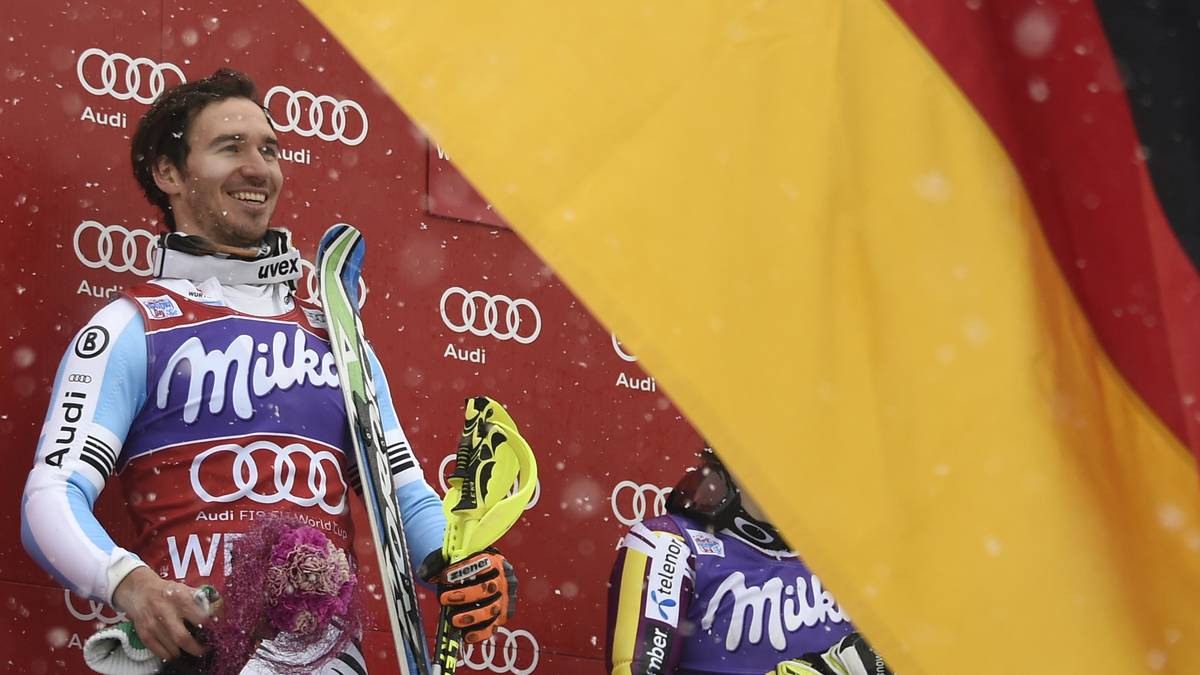 Neureuther, der jahrelang seine Leidenschaft zum Fußball vor seinen Eltern verheimlicht, kann der ganz große Wurf gelingen. Kam er in dieser Saison ins Ziel, war er im schlechtesten Fall Achter. Sechsmal fährt er aufs Podest - zweimal siegt er. Disziplinen: Slalom, Riesenslalom