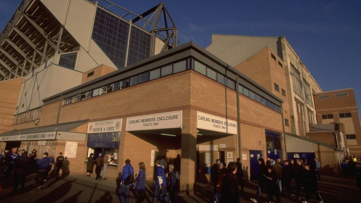 Zu Beginn der Nutzung von Filbert Street (1891) bestand das Stadion nur aus einer Westtribüne. Erst 1921 kam die größere Gegentribüne hinzu. 1927 wurde dann die Südtribüne, bekannt als "Double Decker", gebaut. Aus dieser Ausbaustufe stammt auch der Zuschauerrekord von 47.298 (1928)