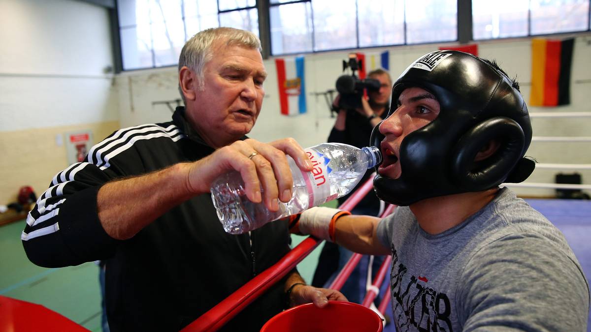 FRITZ SDUNEK: Neben Wegner DER deutsche Boxtrainer überhaupt. Ob Dariusz "Tiger" Michalczewski, Felix Sturm oder Witali Klitschko - der Erfolg eines Boxers aus einem deutschen Stall war häufig mit Sdunek verbunden. Insgesamt trainierte er elf Boxweltmeister, ehe er 2014 an den Folgen eines Herzinfarkts starb