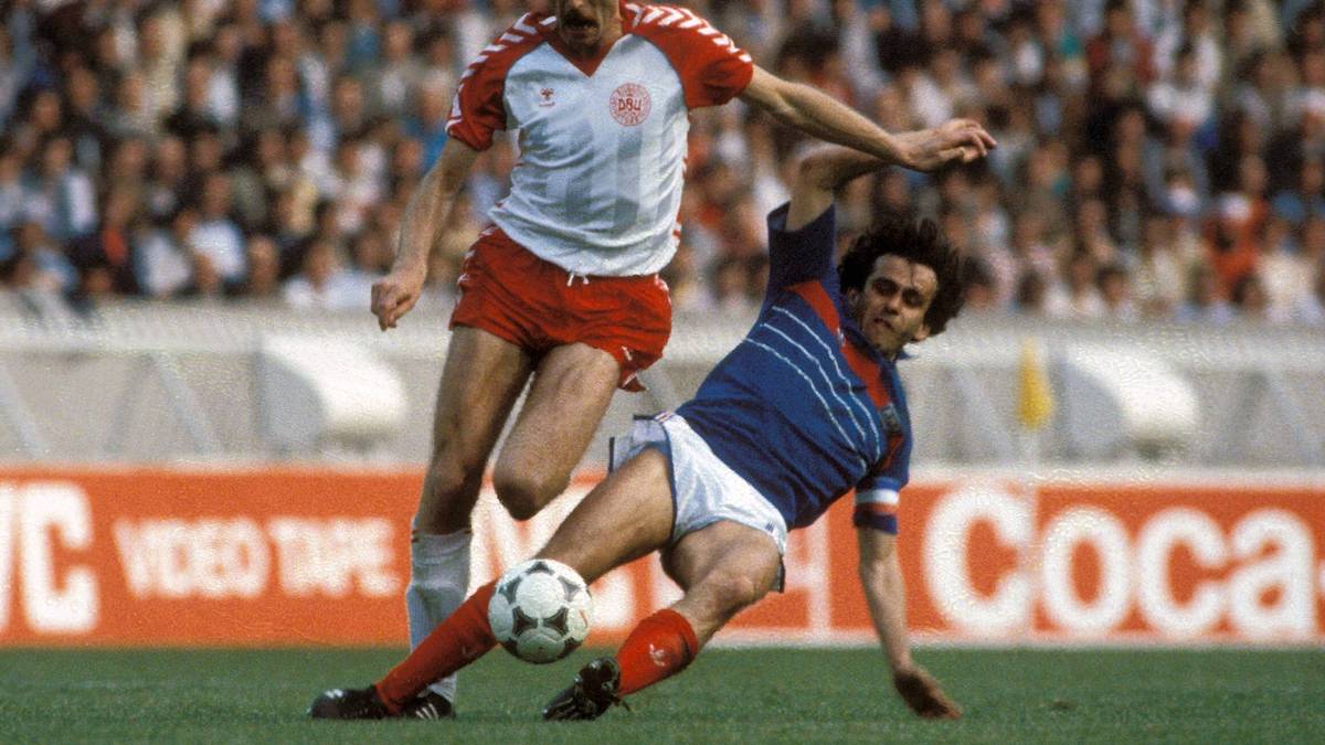 Frankreich - Dänemark 1:0 - Als sich beide Teams schon mit einem torlosen Unentschieden abgefunden zu haben scheinen, sorgt ein gewisser Michel Platini doch noch für einen Auftakt nach Maß für den Gastgeber. Zwölf Minuten vor Schluss gelingt ihm das Siegtor