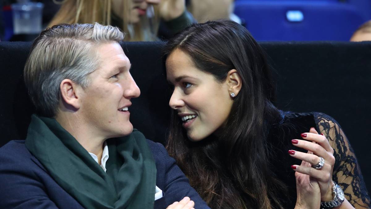 Die Haare sind mittlerweile ergraut - Zeit für den nächsten Schritt: Im März 2018 wird Schweinsteiger erstmals Vater, Frau Ivanovic bringt den gemeinsamen Sohn zur Welt