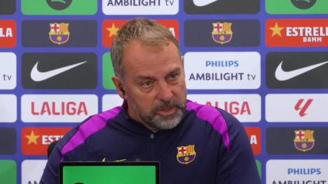 Nach der 0:3-Klatsche gegen Chelsea verteidigt Hansi Flick Barcelonas Spielweise. In diesem System seien nicht nur die Verteidiger für das Pressing verantwortlich, erklärt der Trainer.