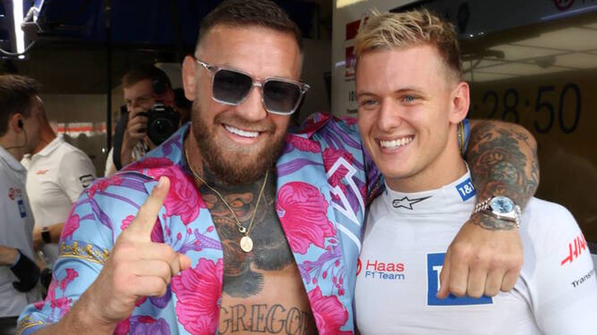 Conor McGregor (hier beim Monaco-GP 2022 mit Mick Schumacher) kehrt in diesem Jahr ins UFC-Octagon zurück