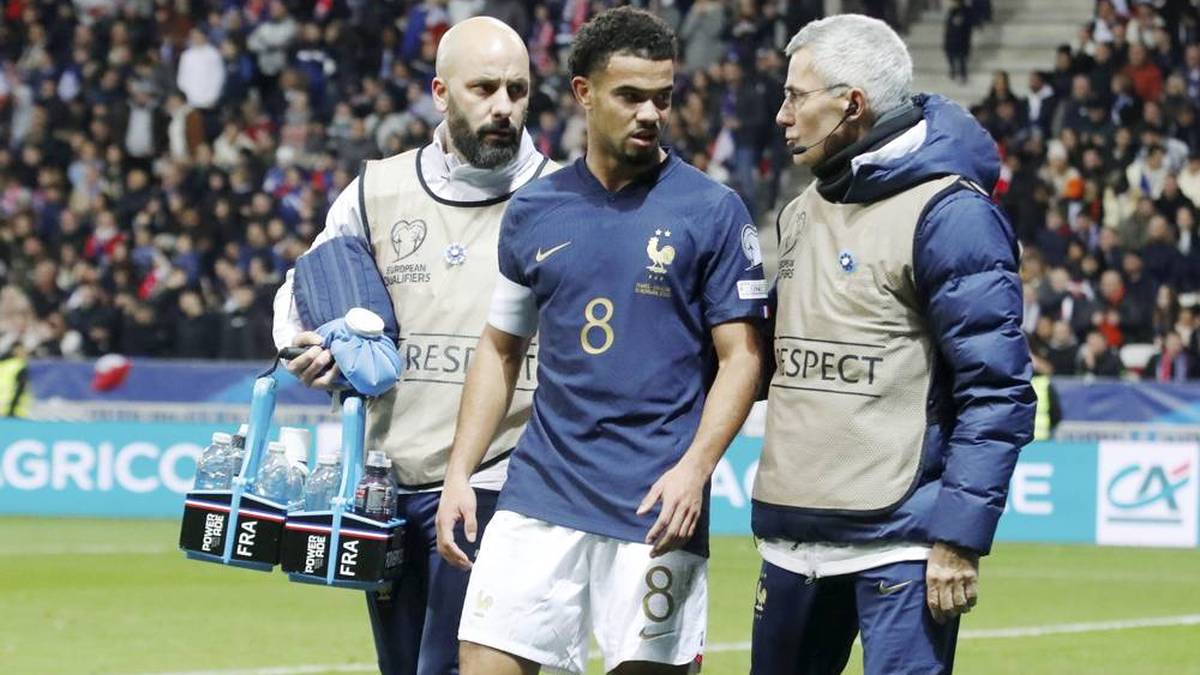 Zaire-Emery nach der Verletzung im Spiel gegen Gibraltar