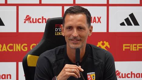 Lens-Trainer Dino Toppmöller sieht im französischen Supercup gegen PSG die Chance, Vereinsgeschichte zu schreiben. Die Mannschaft will sich vor dem CL-Sieger nicht verstecken und glaubt an den Sieg vor heimischer Kulisse.