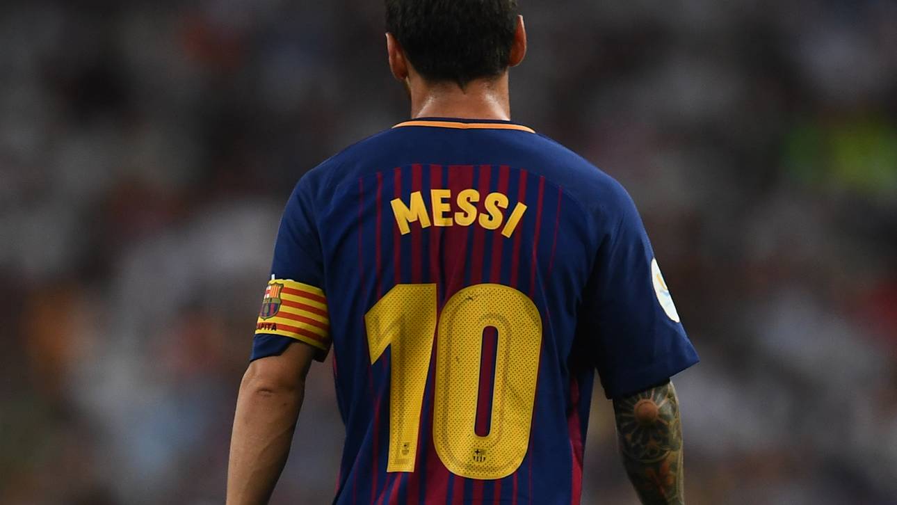 Barca nach Anschlag im Sondertrikot