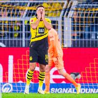 Borussia Dortmund patzt in der Bundesliga gegen die TSG Hoffenheim. Bei der Niederlage im heimischen Stadion sieht die BVB-Defensive mehrfach schlecht aus. Kurz vor Schluss kommt es zu einer strittigen Schiedsrichterentscheidung. 