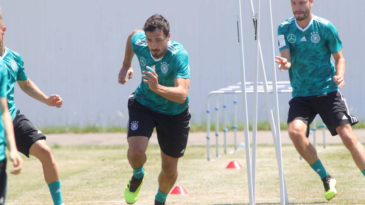 Mats Hummels (l.) und Jonas Hector (r.) bei Sprintübungen