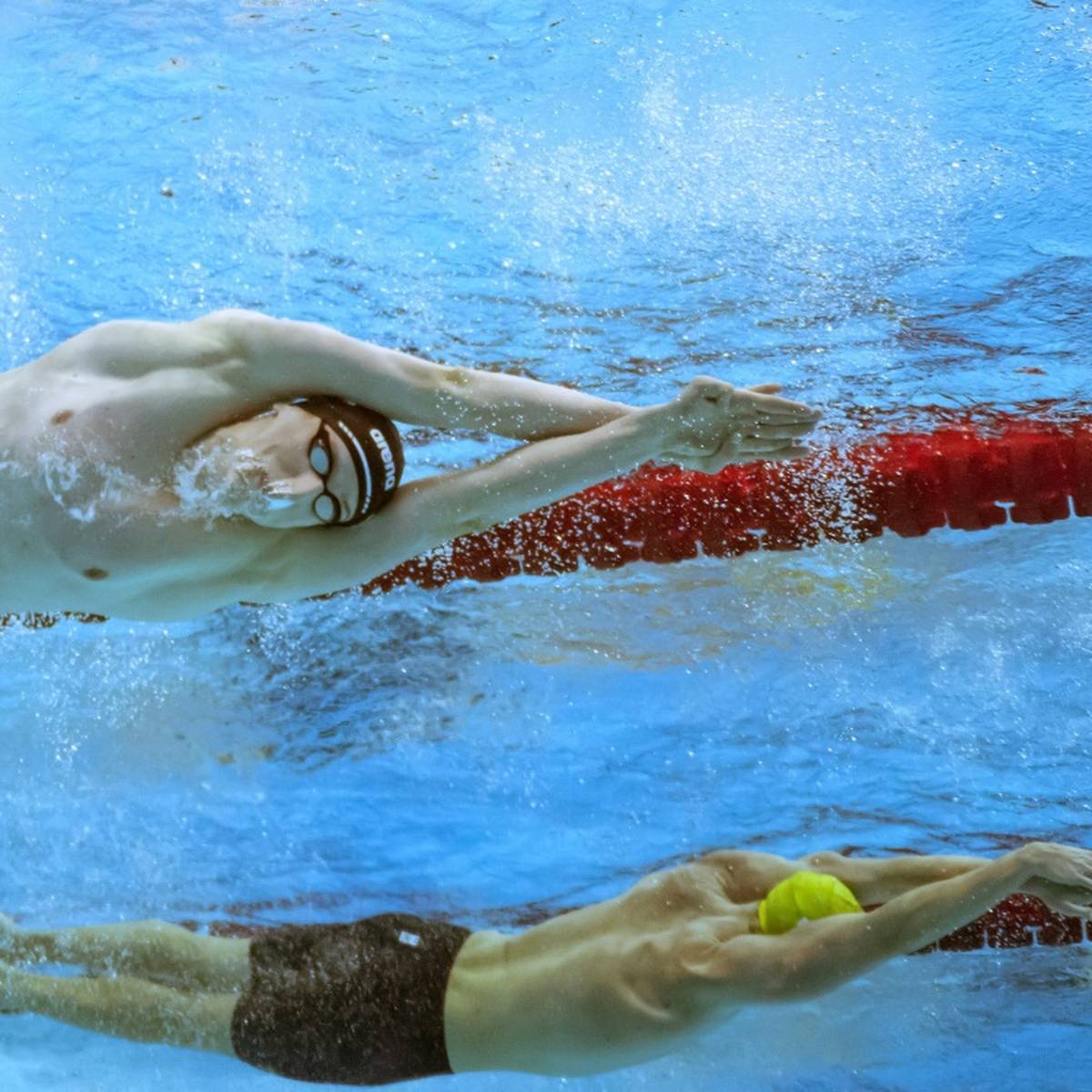 Am Morgen nach seinem Silbercoup über 800 m Freistil hat Lukas Märtens bei der Schwimm-EM in Rom souverän das Halbfinale über 200 m erreicht.
