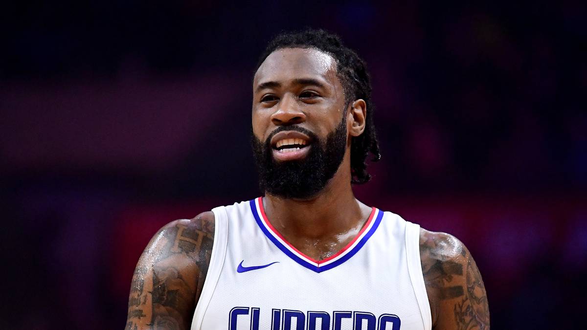 Auch offensiv ist Jordan stark. Vor allem seine Fähigkeiten im Pick-an-Roll werden Doncic und Smith Jr. beim Kreieren von Chancen helfen. Außerdem kann er mit seiner Präsenz unter dem Korb dem Guard-Duo Freiräume verschaffen. Aktuell hat er darüber hinaus die beste Wurfquote aller Spieler