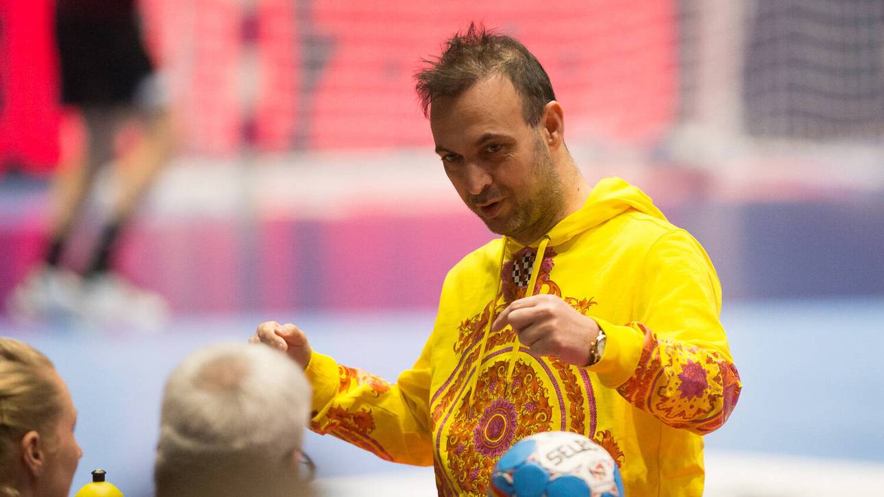 Gegen Lettland sorgte Hanning mit diesem Traum in Gelb von Versace für das nötige Glück